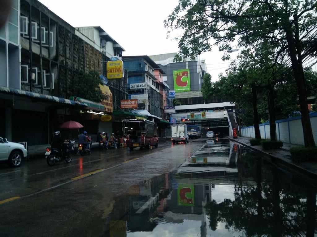 Motel Kimhouse à Bangkok Extérieur photo